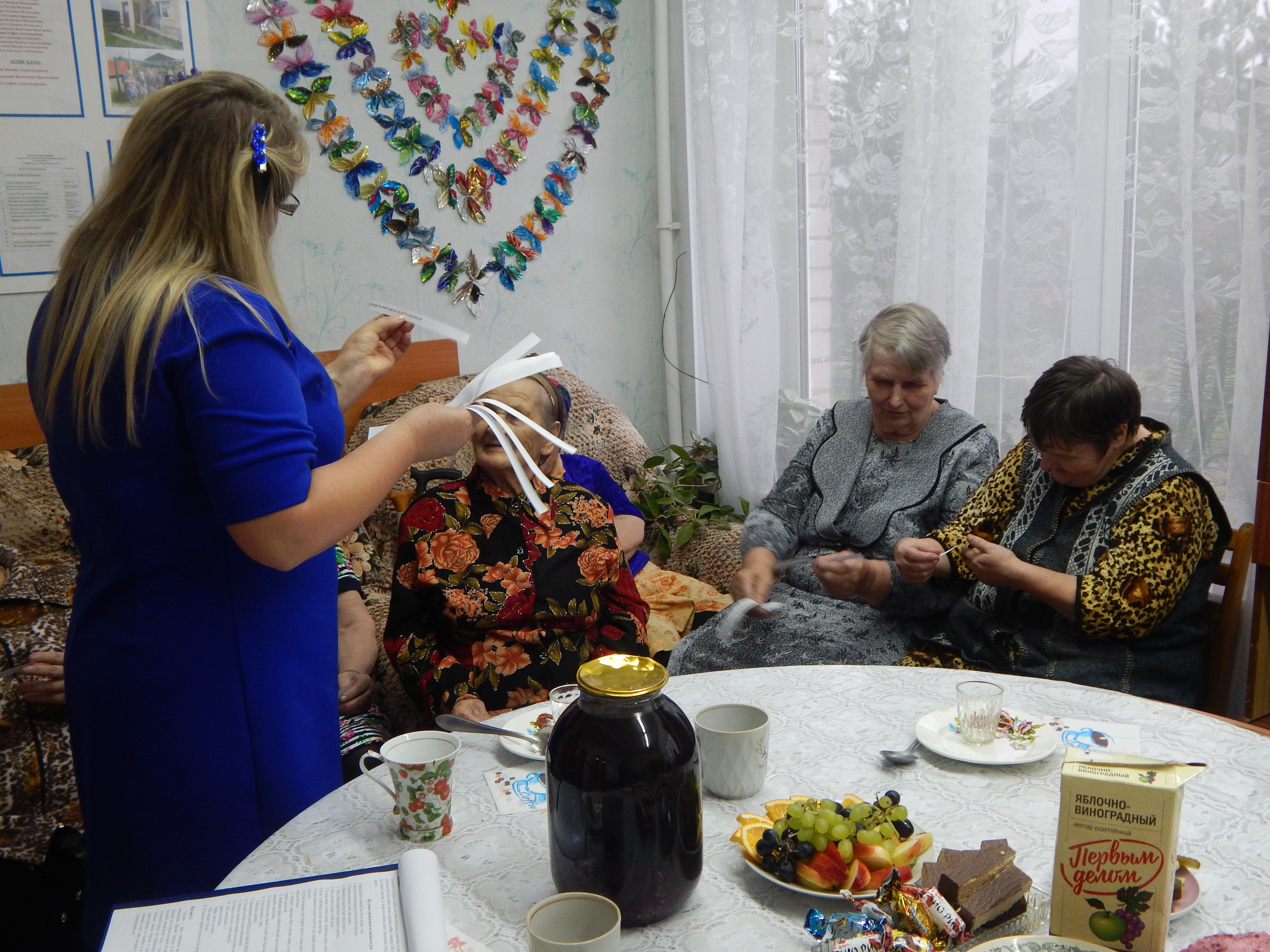 Прекрасных дней летят года..