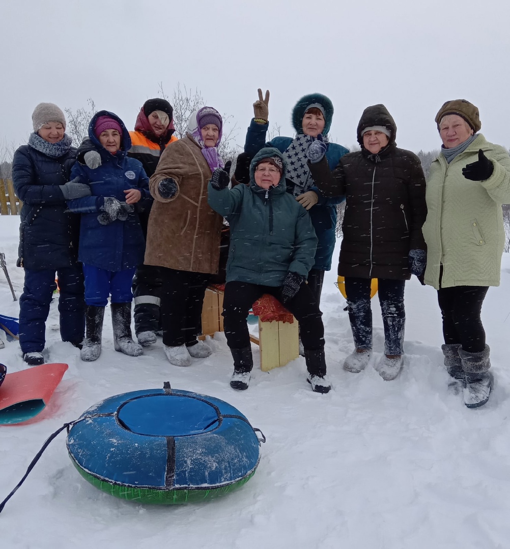 Зимние забавы "серебряных" волонтеров